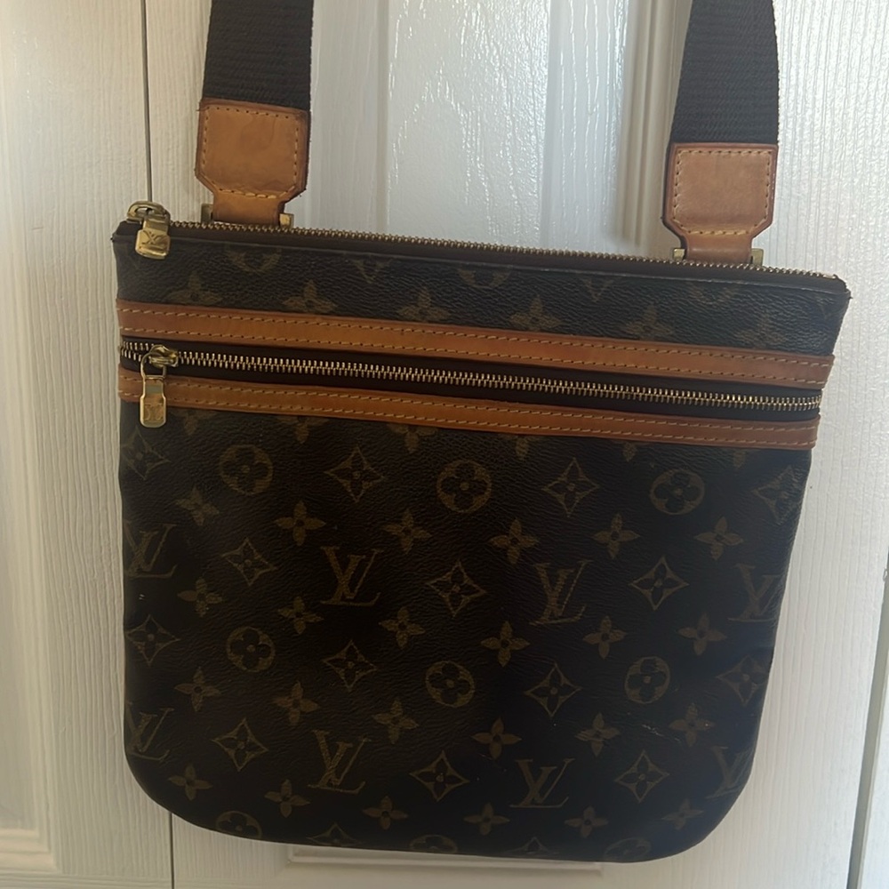 Louis Vuitton
Coated Canvas Pochette Bosphore Vintage